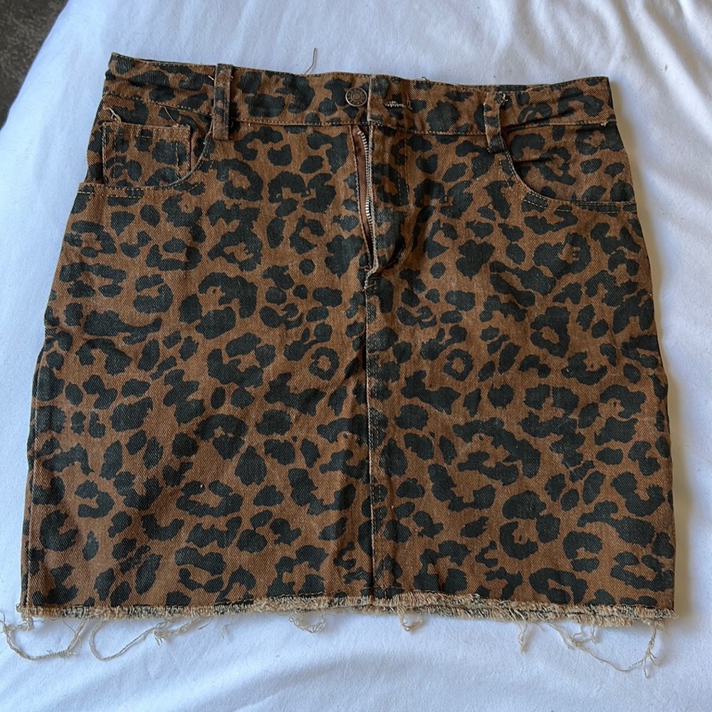 Leopard print mini skirt